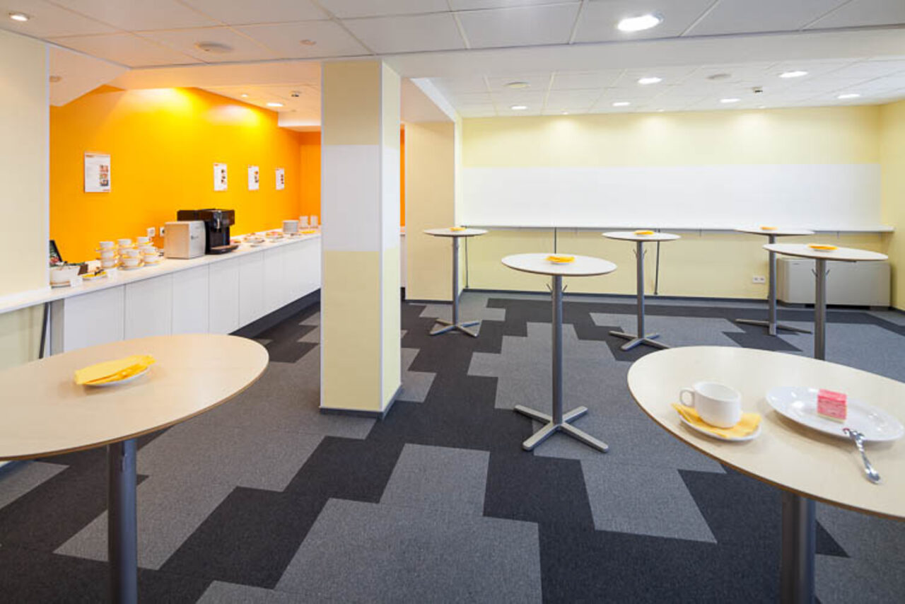 Арендовать SunFlower Park Отель