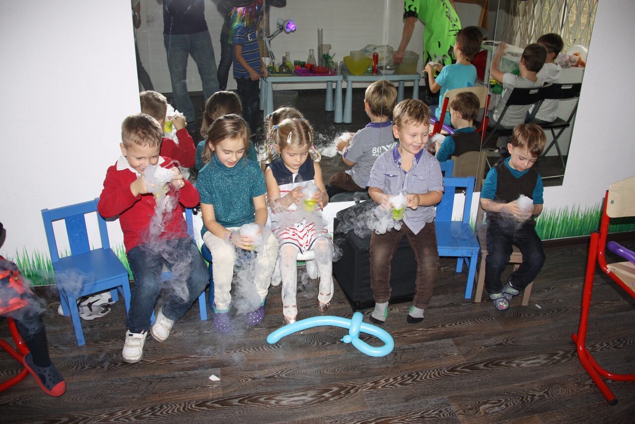 Арендовать Светлый детский зал 