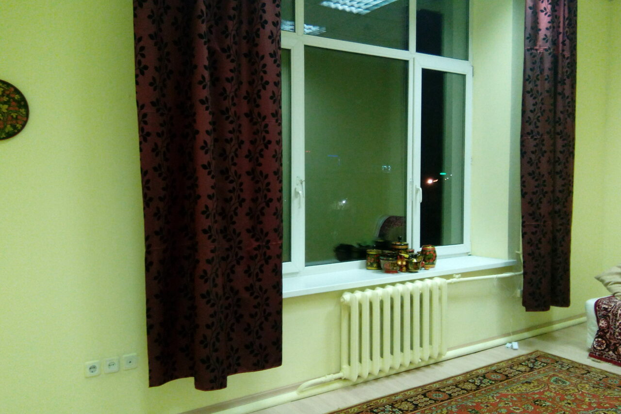 Арендовать Комната с большим окном 