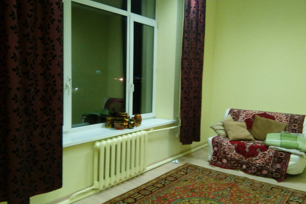 Арендовать Комната с большим окном 