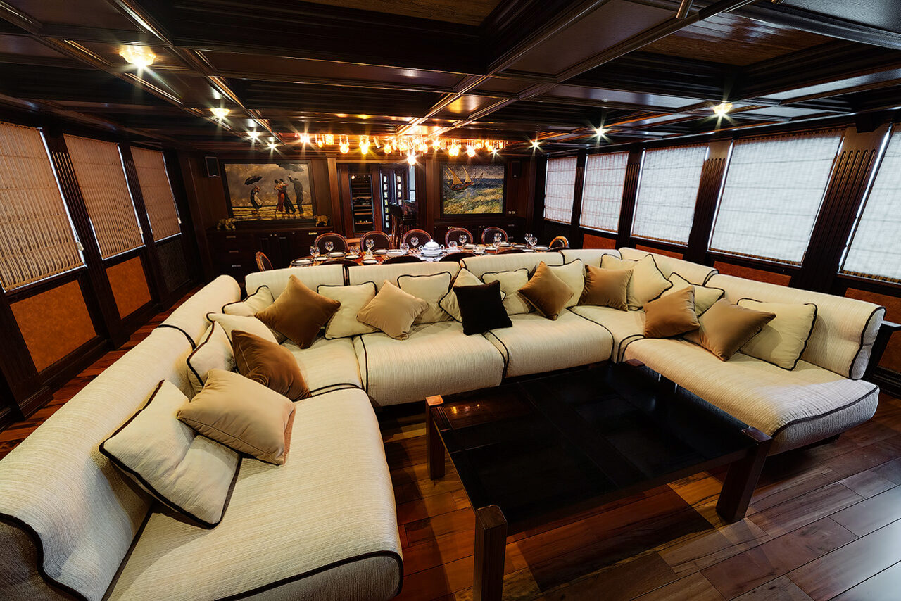 Арендовать Самая большая яхта Москвы