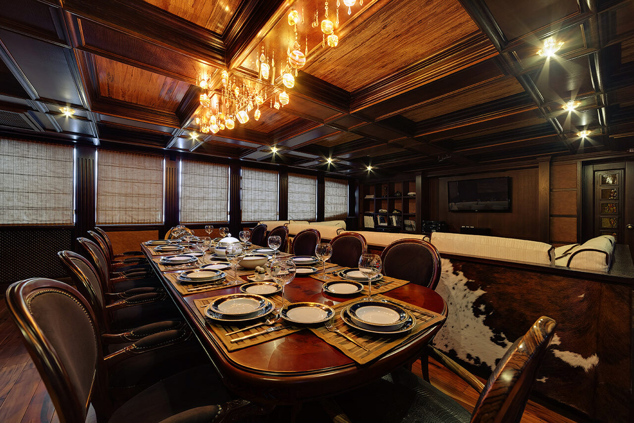 Арендовать Самая большая яхта Москвы