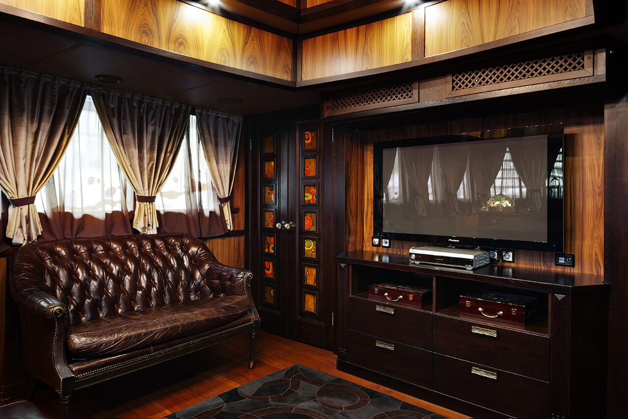 Арендовать Самая большая яхта Москвы