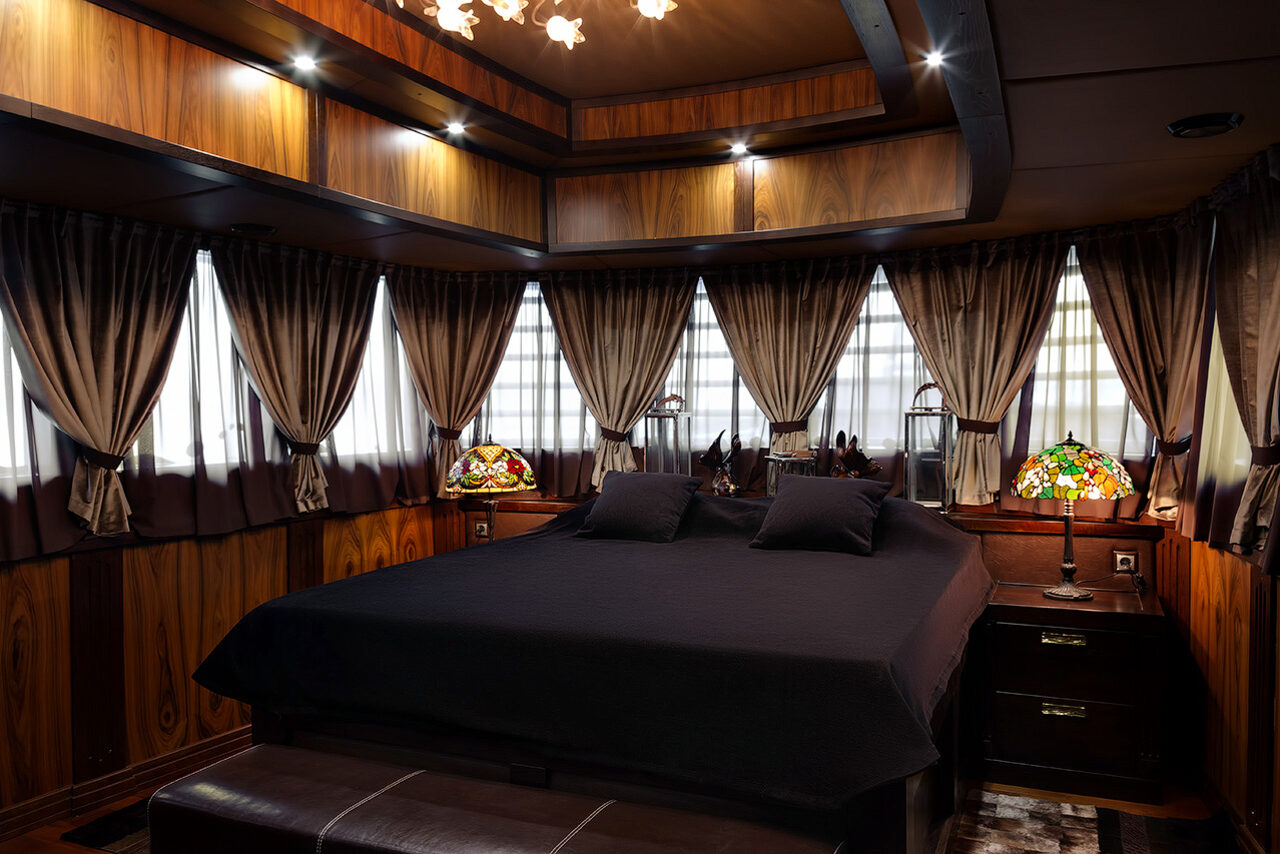 Арендовать Самая большая яхта Москвы