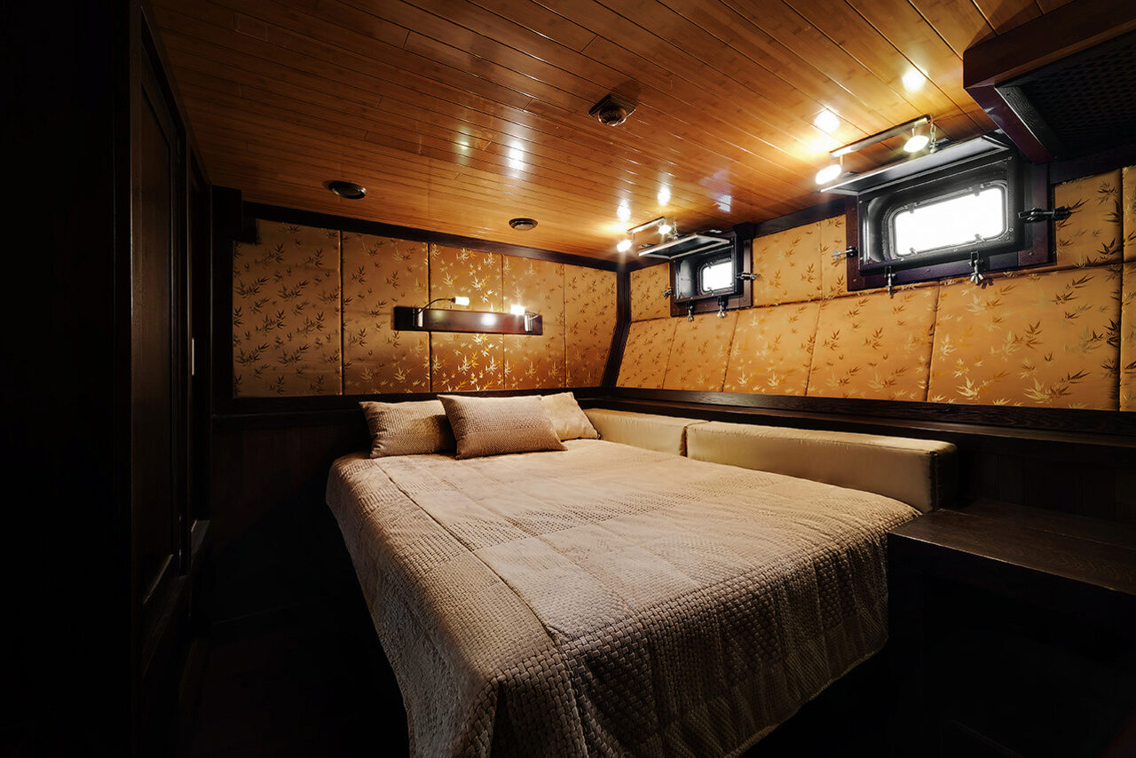 Арендовать Самая большая яхта Москвы