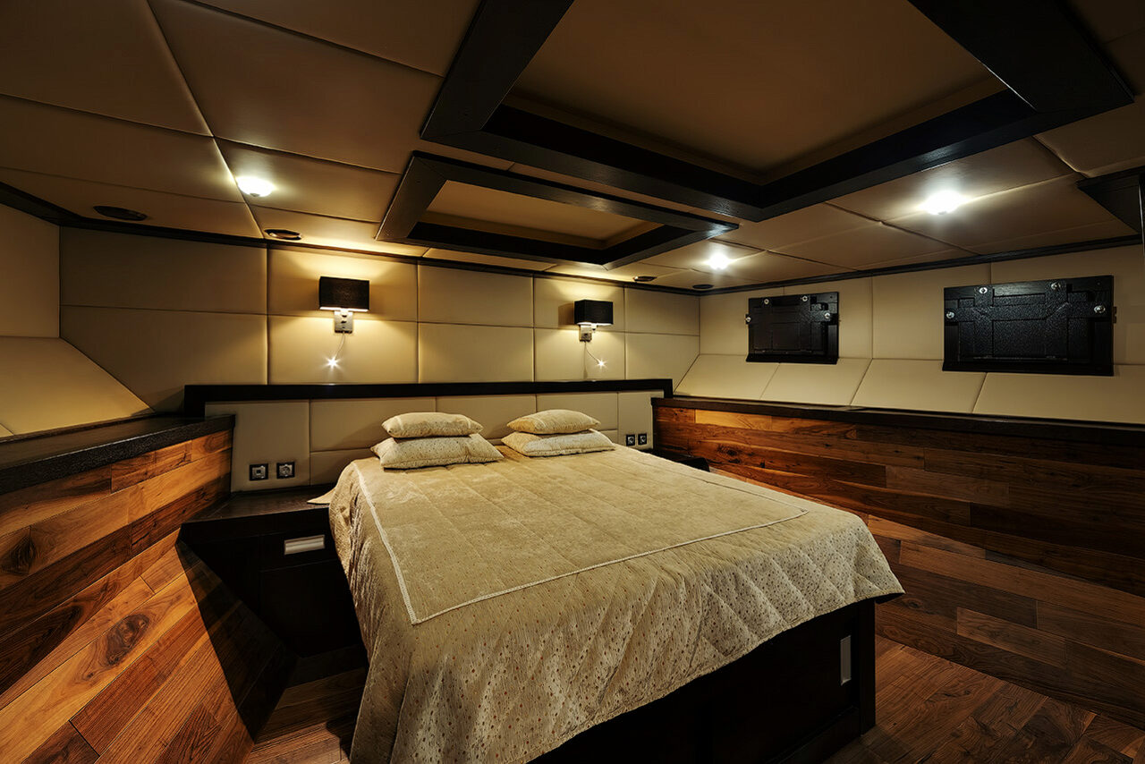 Арендовать Самая большая яхта Москвы