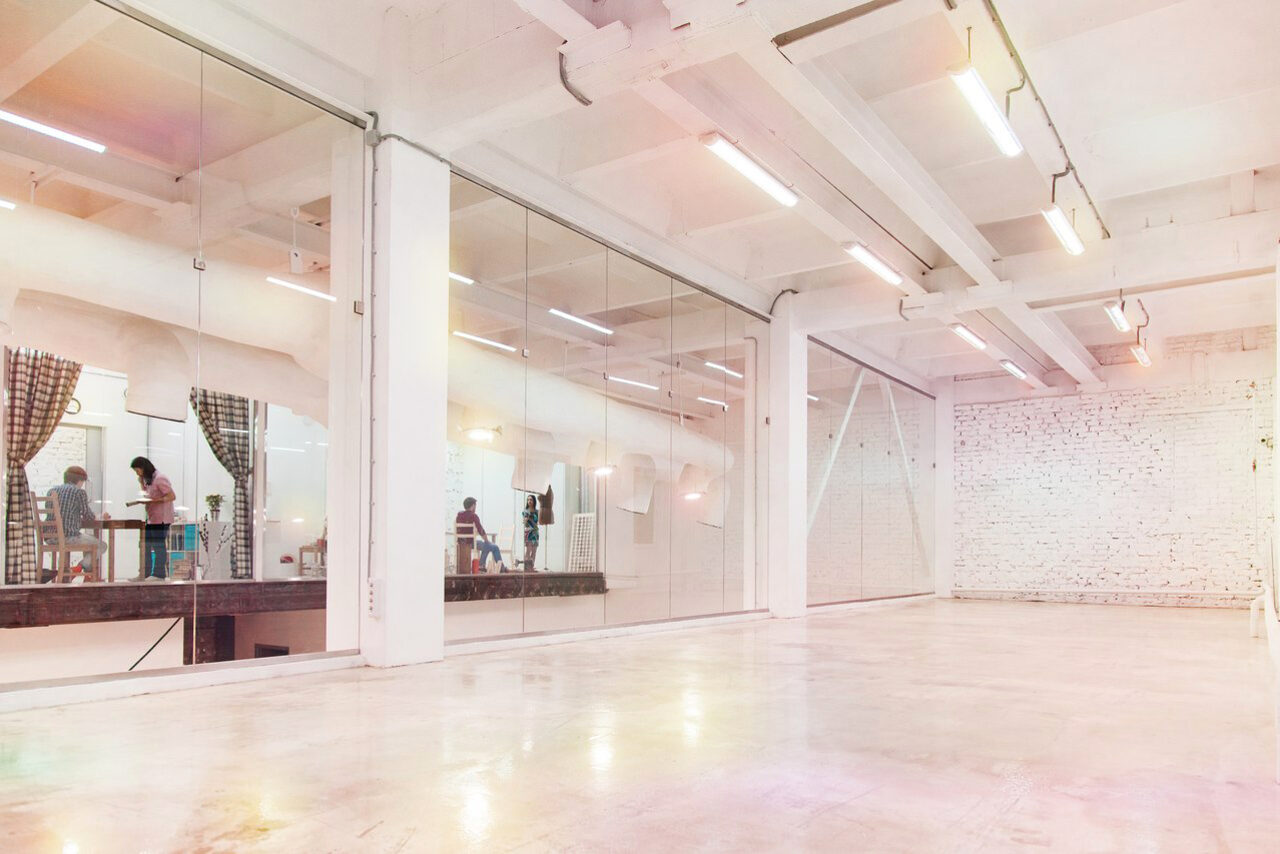 Арендовать Воркплейс "Академия на Фабрике" Творческое пространство 