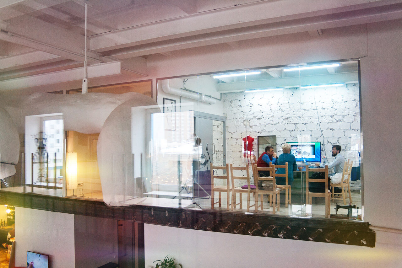 Арендовать Воркплейс "Академия на Фабрике" Творческое пространство 