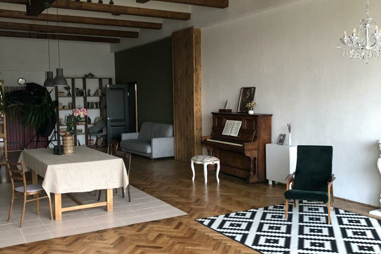 Арендовать Studio 33.13. Лофт в стиле загородного дома