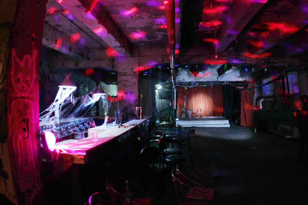 Арендовать Лофт с подвалом