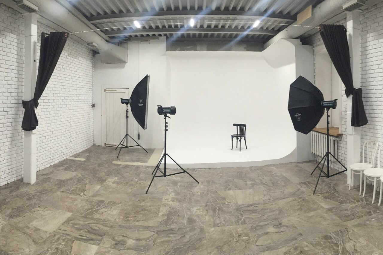 Арендовать Мастерская на Кулишках с фактурными стенами 