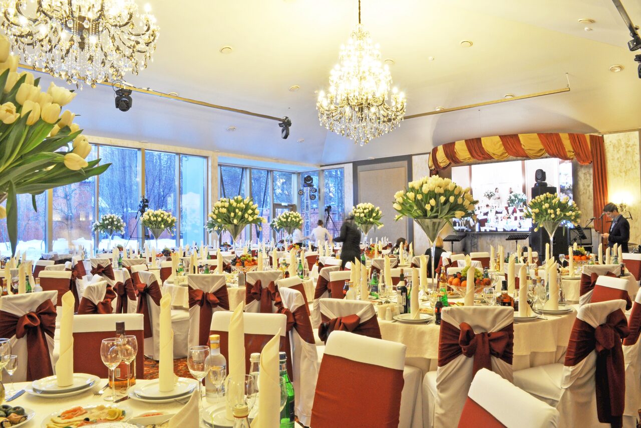 Арендовать Банкетный зал с летней террасой