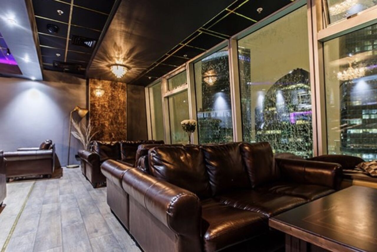 Арендовать Romantic Stream Зал с панорамными окнами 