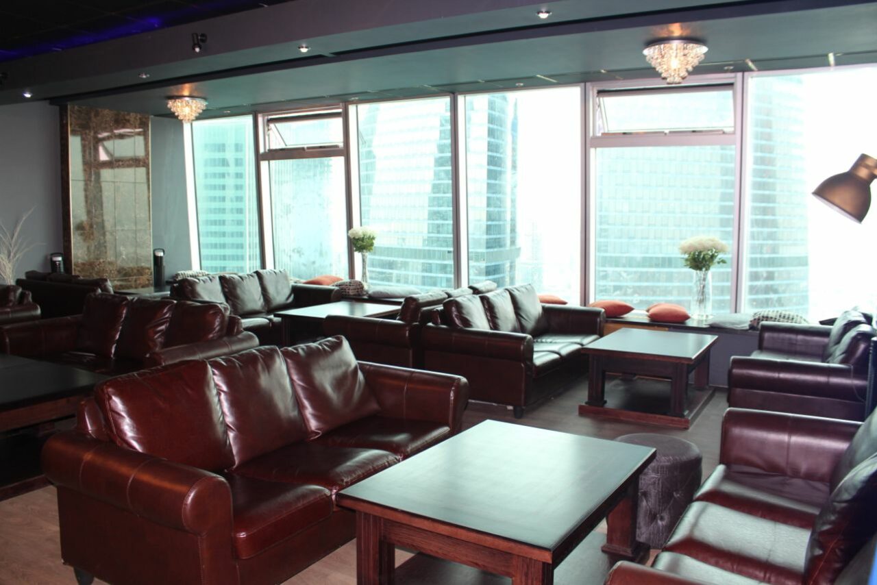 Арендовать Romantic Stream Зал с панорамными окнами 