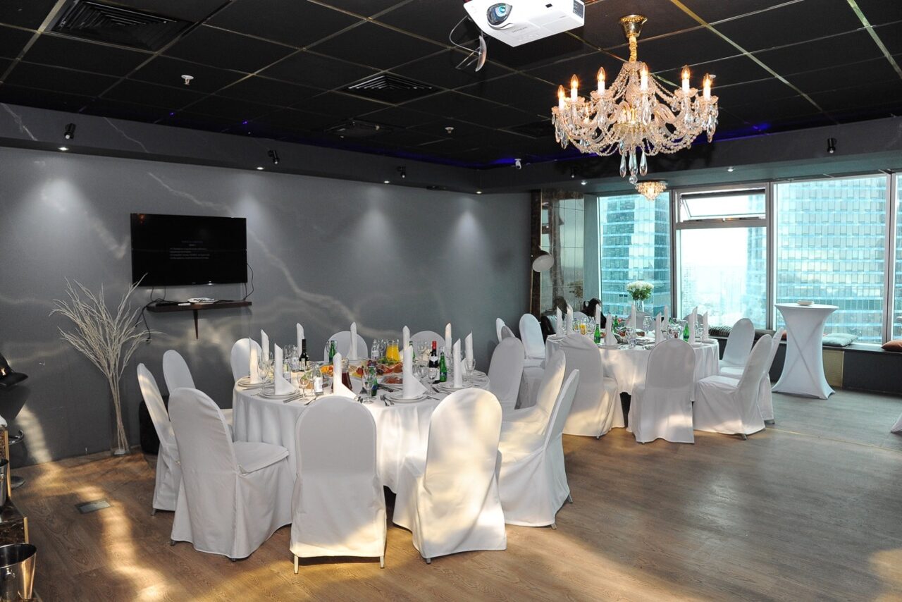 Арендовать Romantic Stream Зал с панорамными окнами 