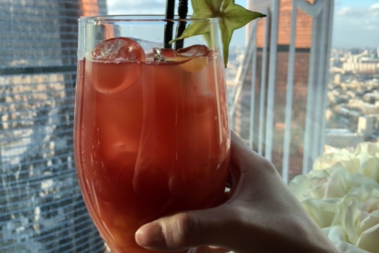 Арендовать Romantic Stream Зал с панорамными окнами 