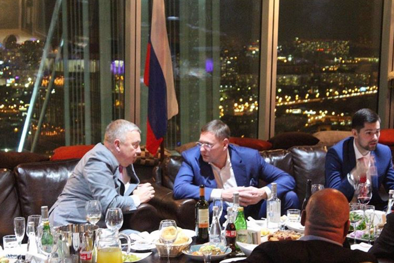 Арендовать Romantic Stream Зал с панорамными окнами 