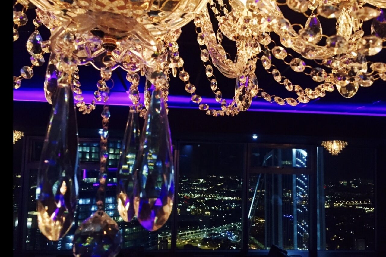 Арендовать Romantic Stream Зал с панорамными окнами 