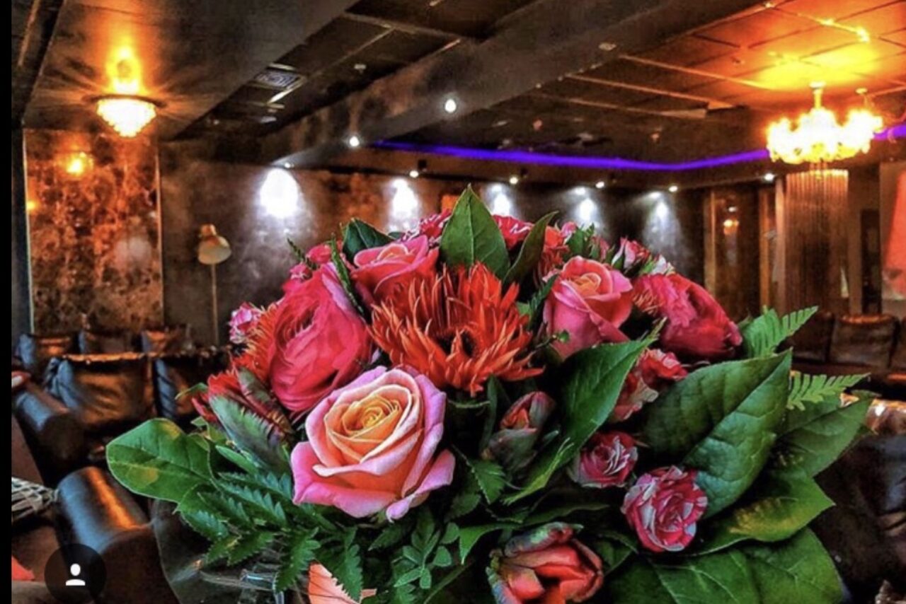 Арендовать Romantic Stream Зал с панорамными окнами 