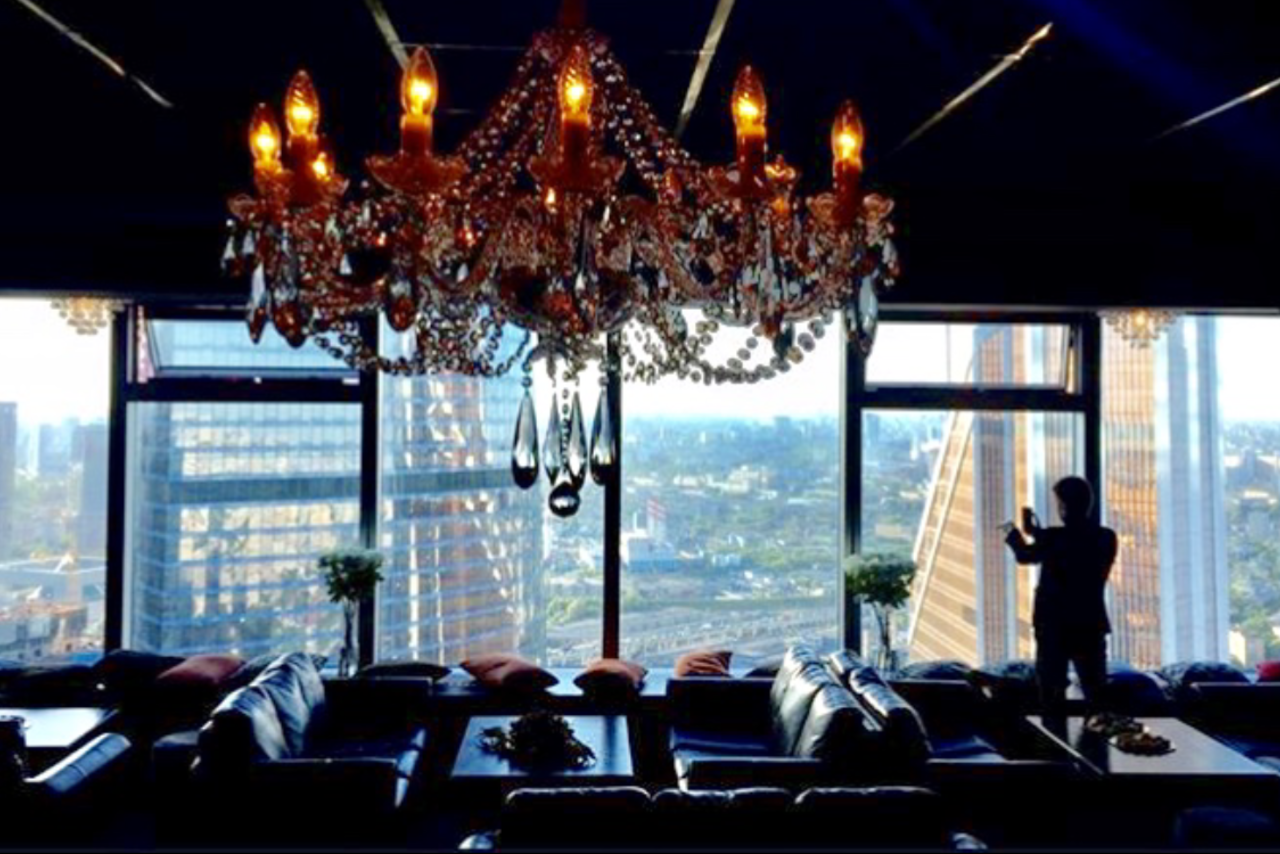 Арендовать Romantic Stream Зал с панорамными окнами 