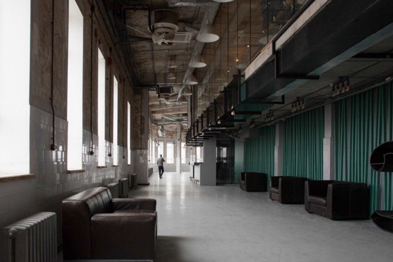 Арендовать Rooftop Дизайнерский лофт с видом на Москву-реку