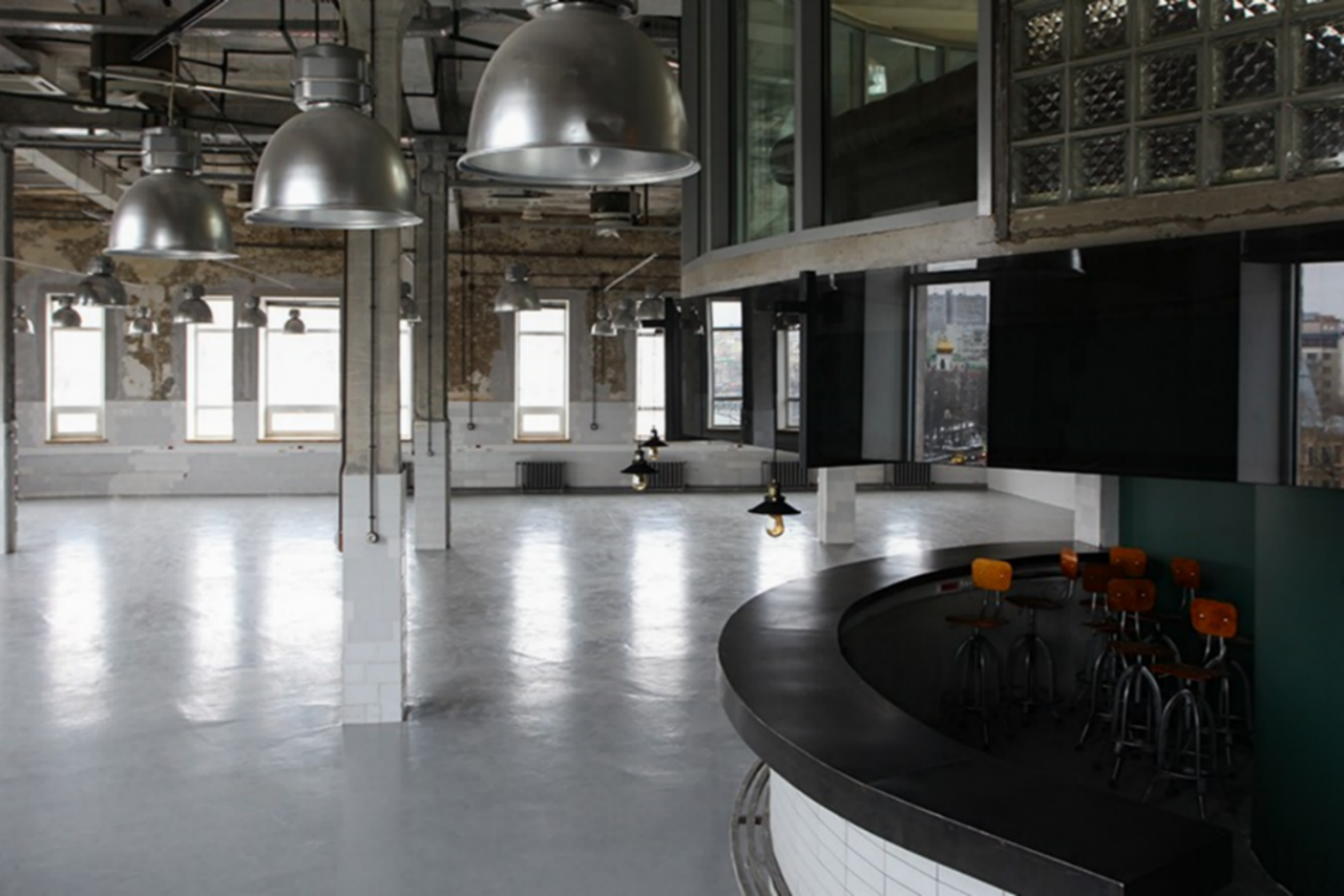 Арендовать Rooftop Дизайнерский лофт с видом на Москву-реку