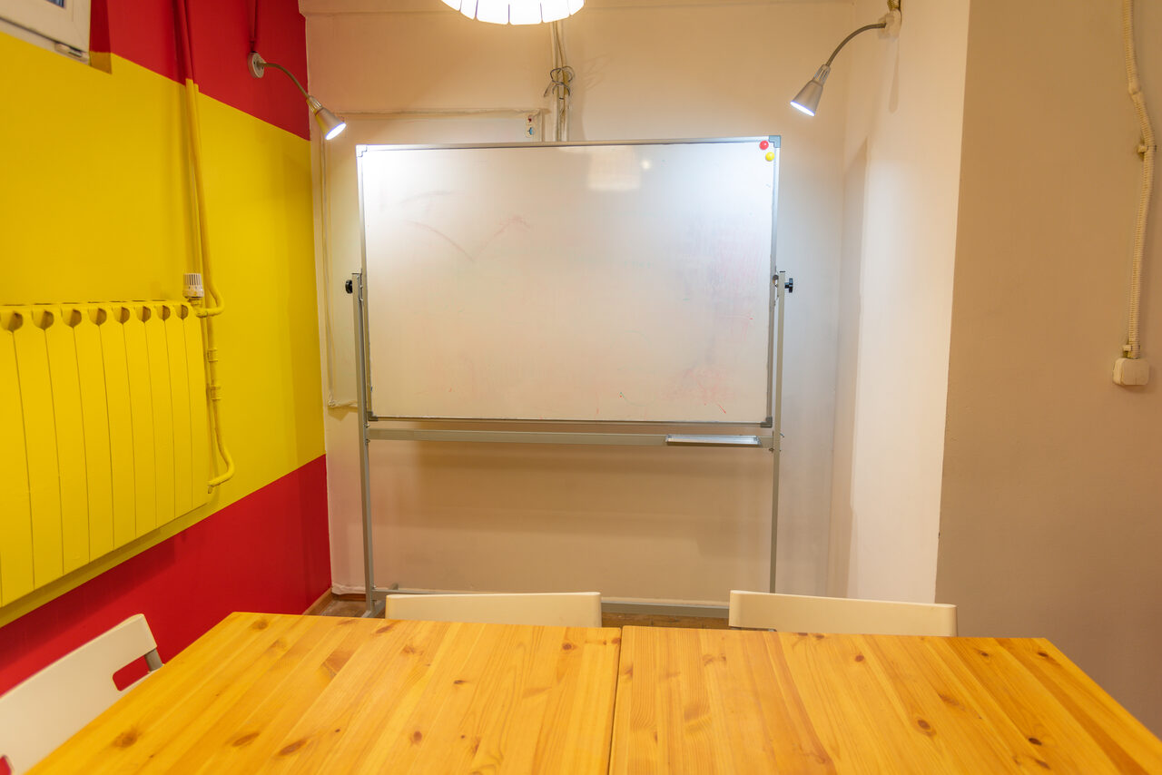 Арендовать CheckPoint Комната для встреч и посиделок 