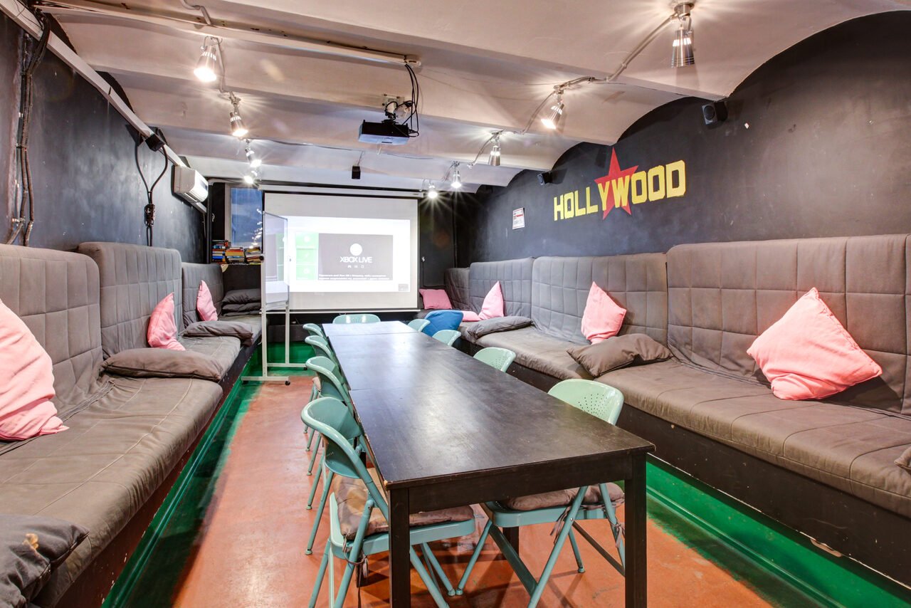 Арендовать CheckPoint Небольшой кино-лофт