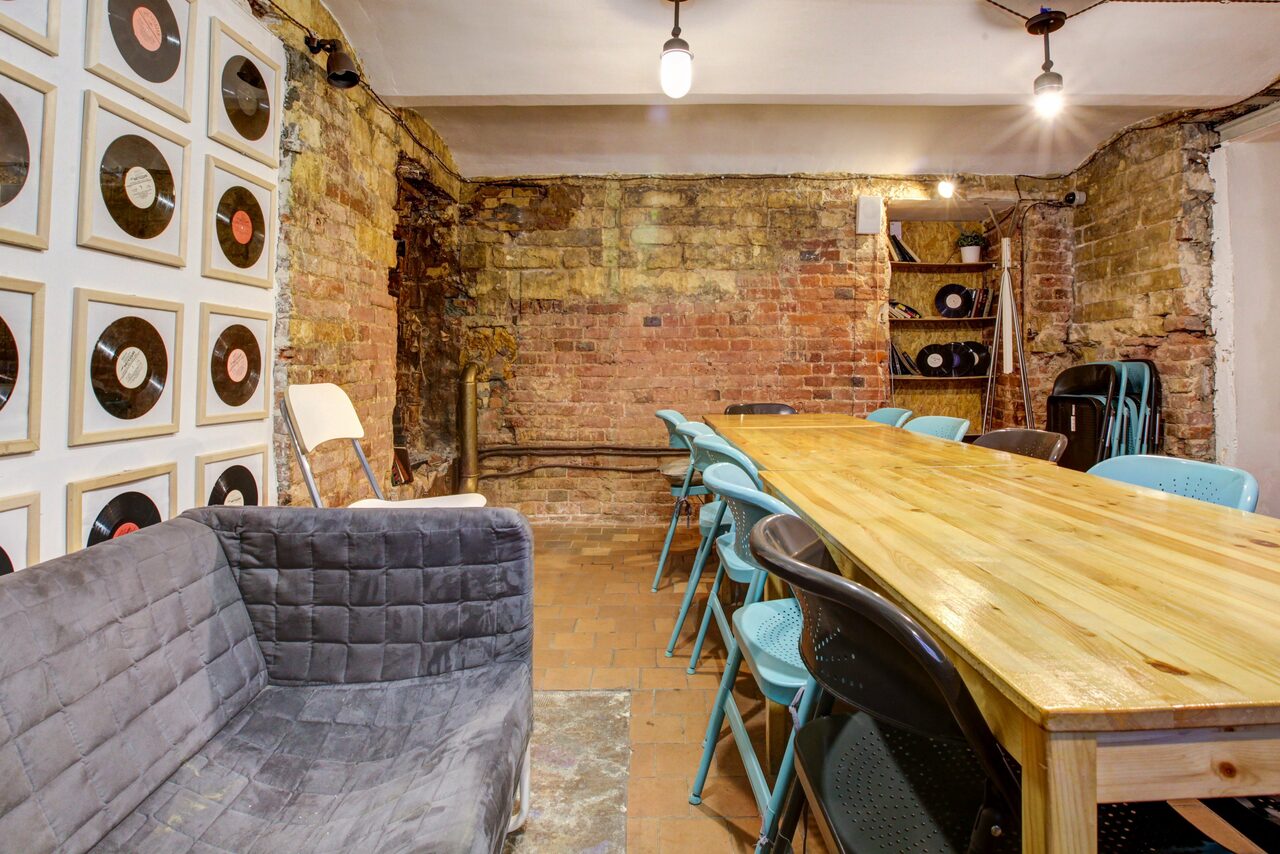 Арендовать CheckPoint Комната для креативных мероприятий 