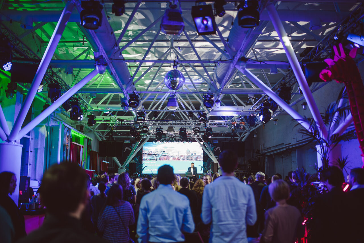 Арендовать Лофт "МОДУЛЬ" Брутальный лофт с барной стойкой