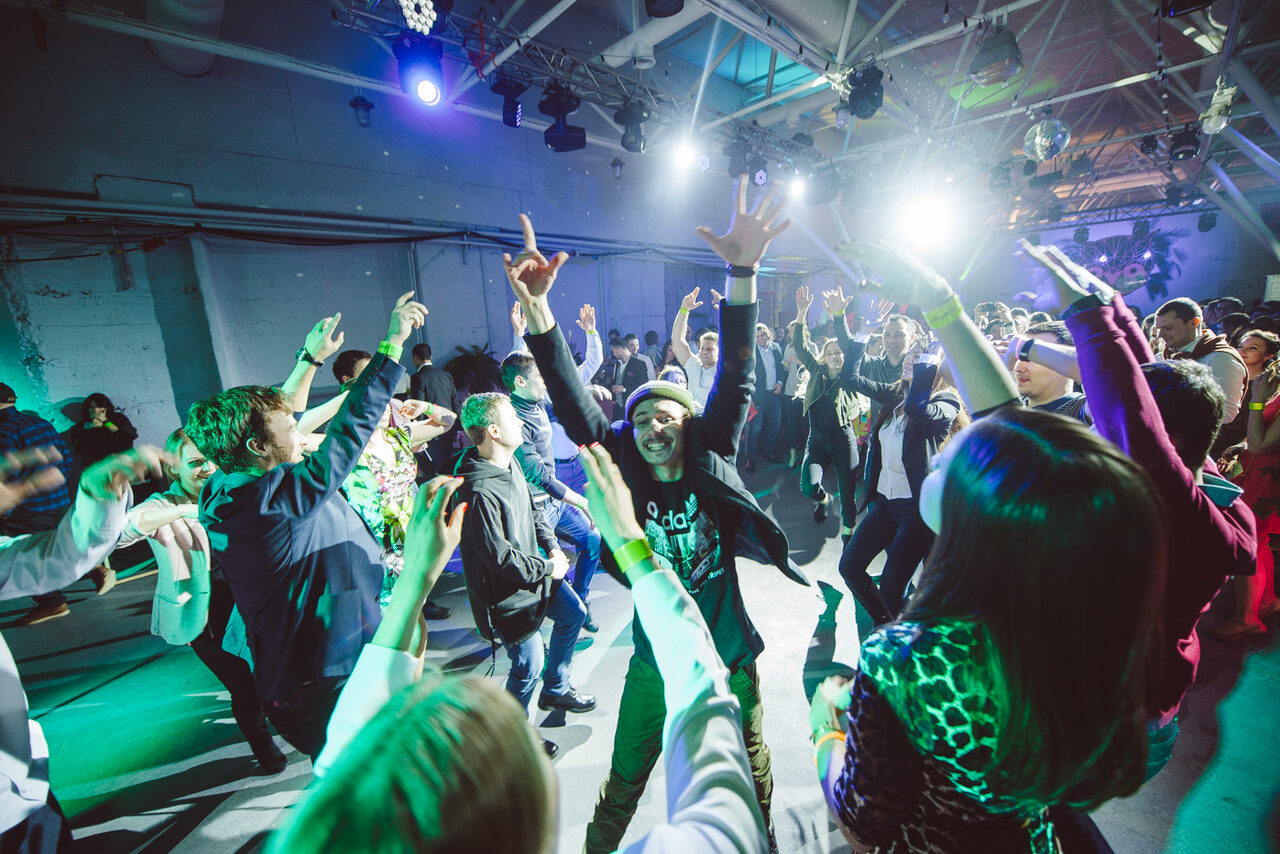 Арендовать Лофт "МОДУЛЬ" Брутальный лофт с барной стойкой