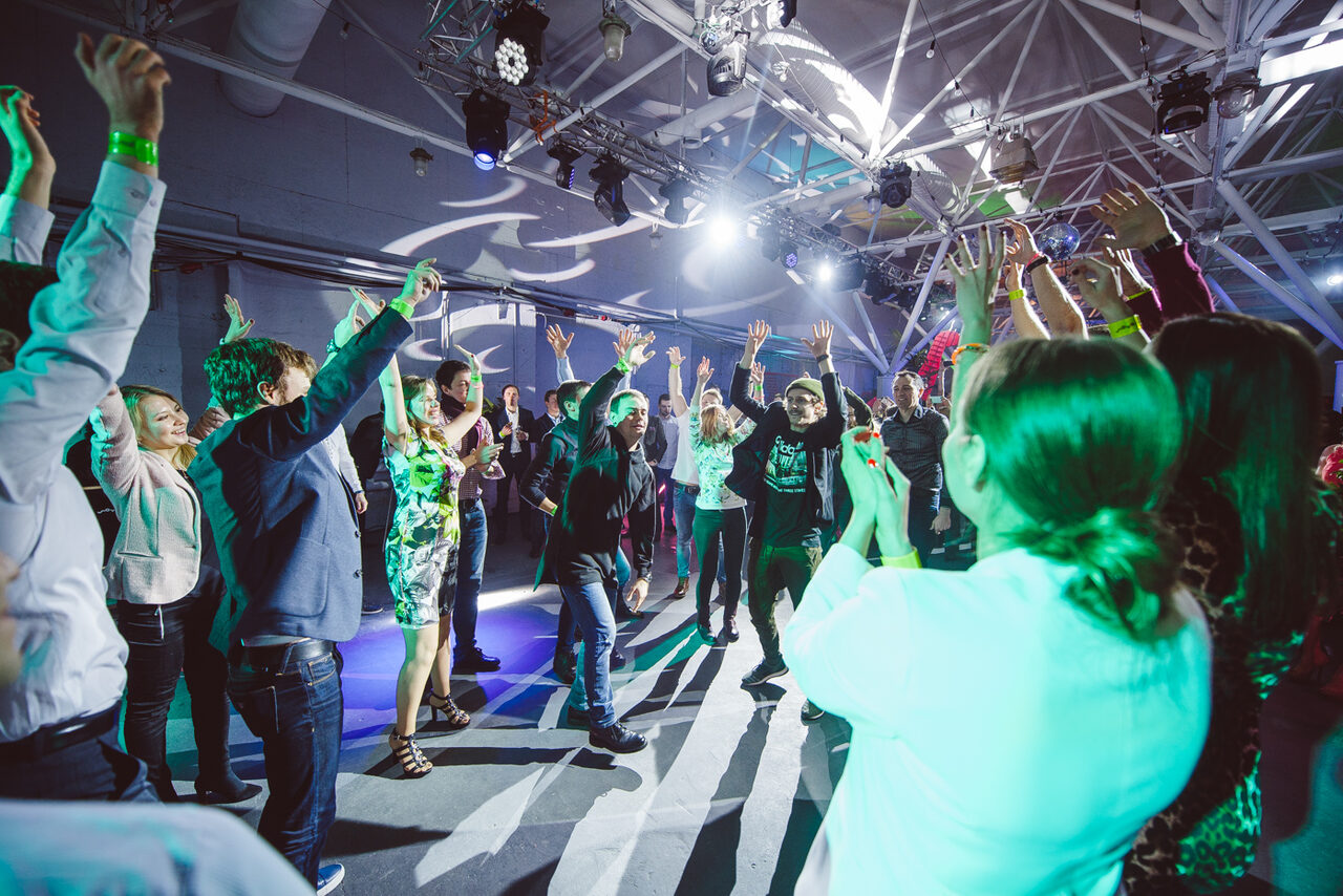 Арендовать Лофт "МОДУЛЬ" Брутальный лофт с барной стойкой