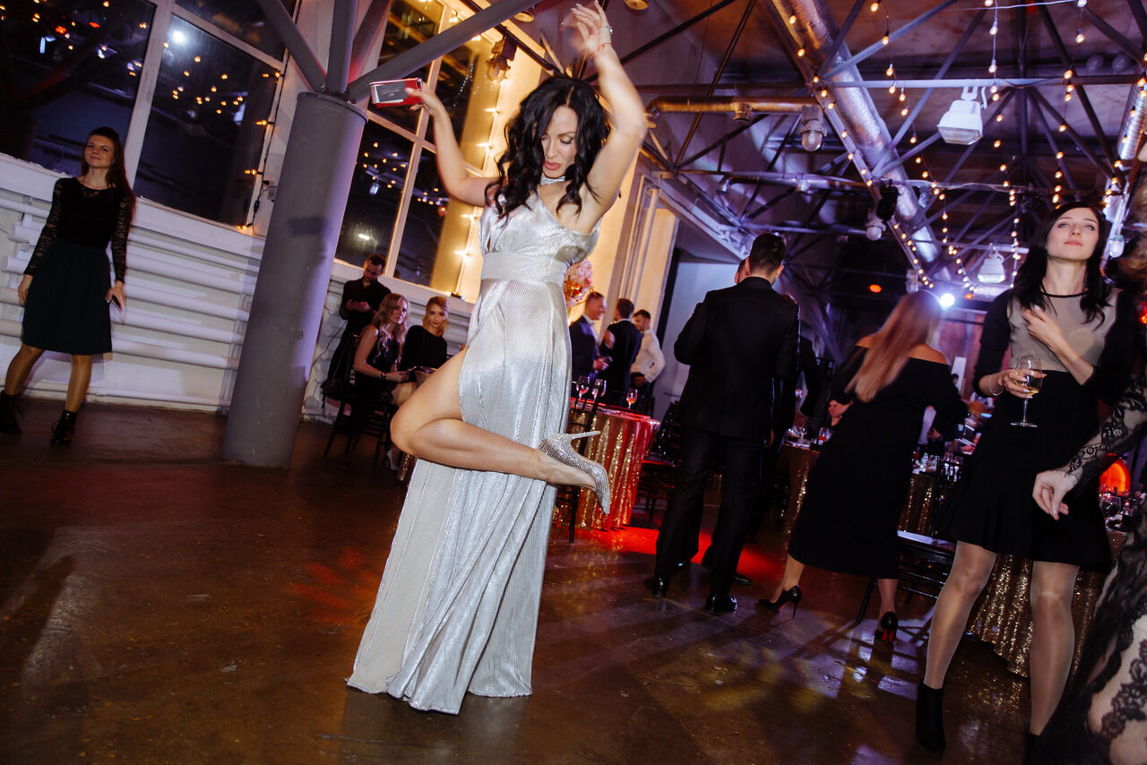 Арендовать Лофт "МОДУЛЬ" Брутальный лофт с барной стойкой