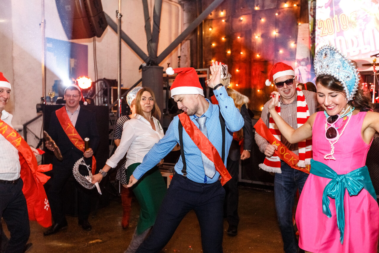 Арендовать Лофт "МОДУЛЬ" Брутальный лофт с барной стойкой