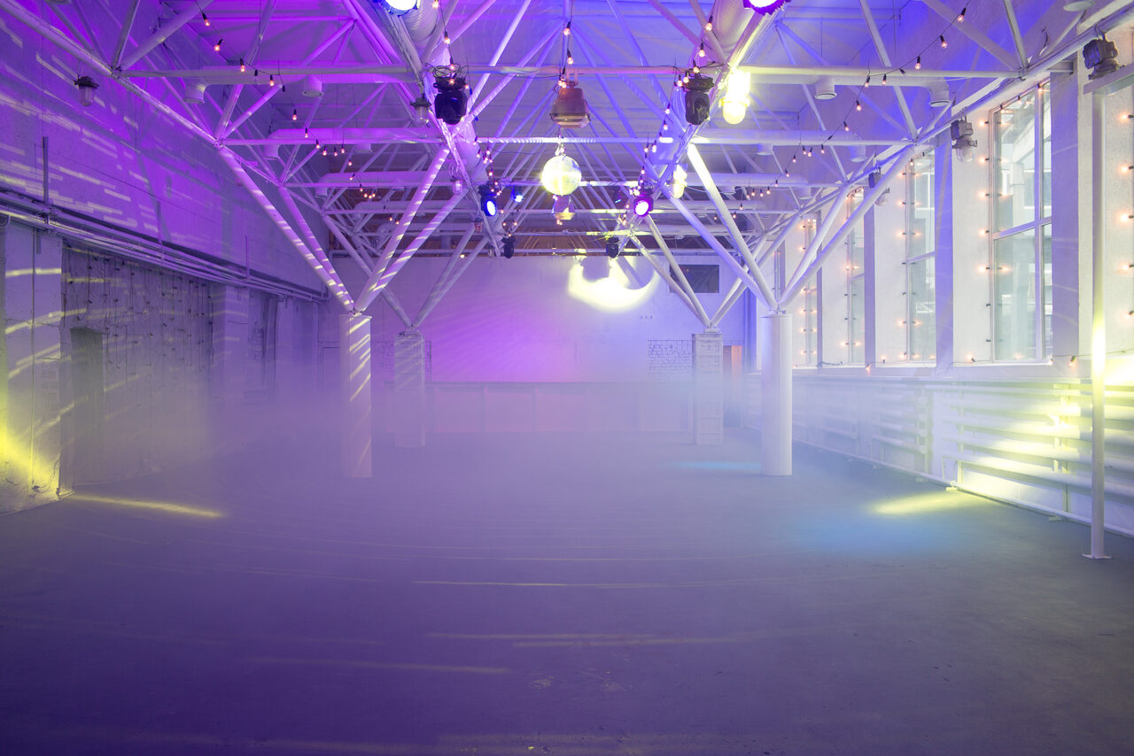 Арендовать Лофт "МОДУЛЬ" Брутальный лофт с барной стойкой