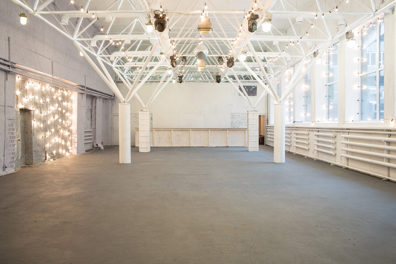 Арендовать Лофт "МОДУЛЬ" Брутальный лофт с барной стойкой