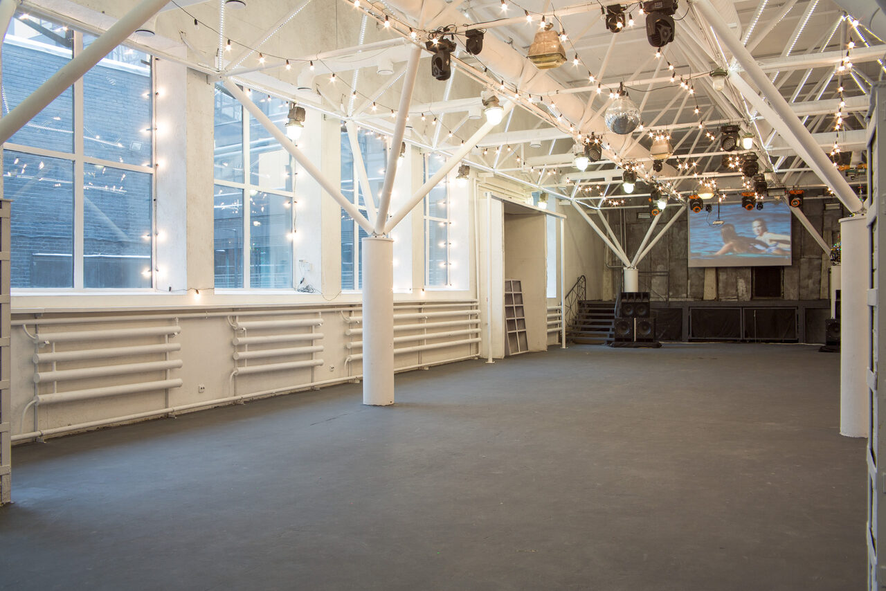 Арендовать Лофт "МОДУЛЬ" Брутальный лофт с барной стойкой