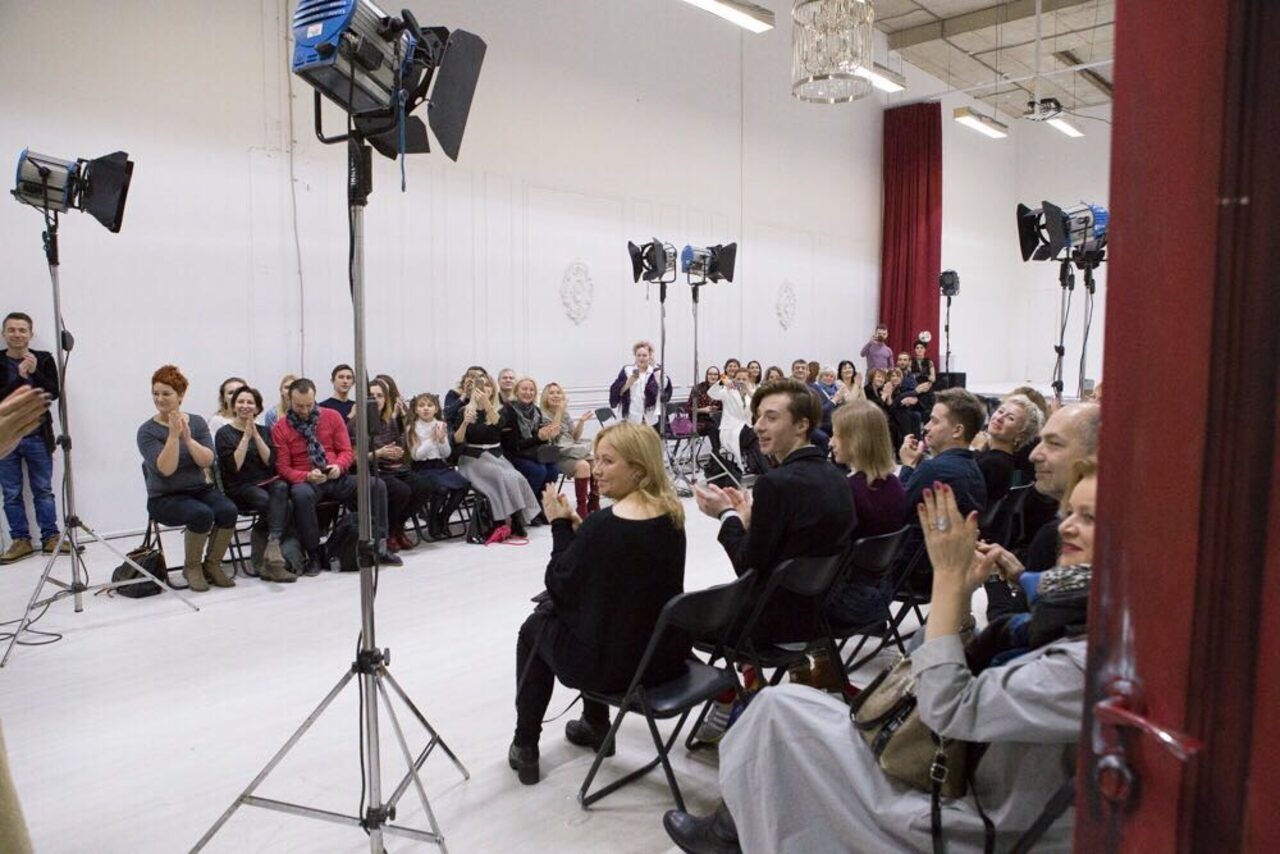 Арендовать Apriori Photo Просторный лофт с подиумом 