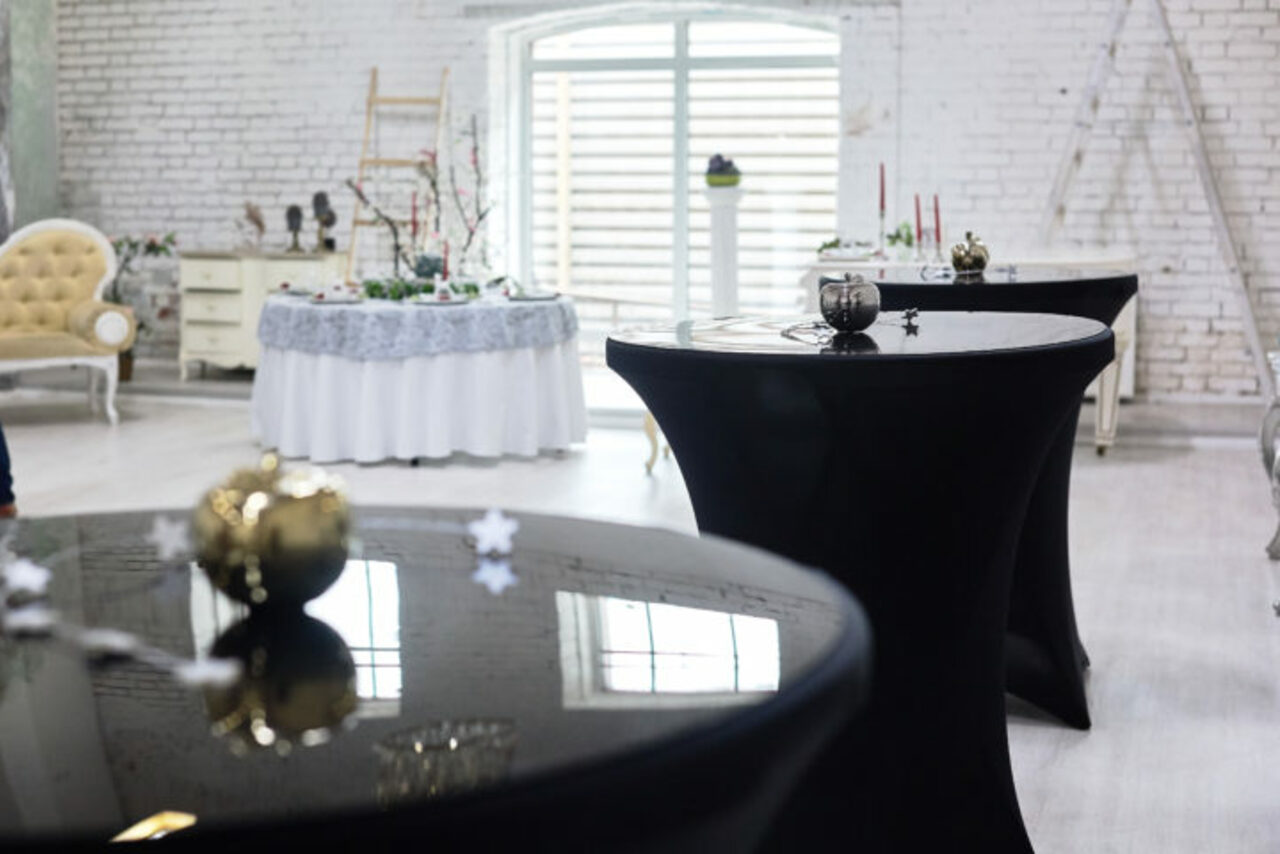 Арендовать Apriori Photo Просторный лофт с подиумом 