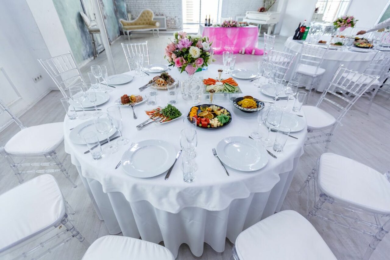 Арендовать Apriori Photo Белый лофт с роялем 