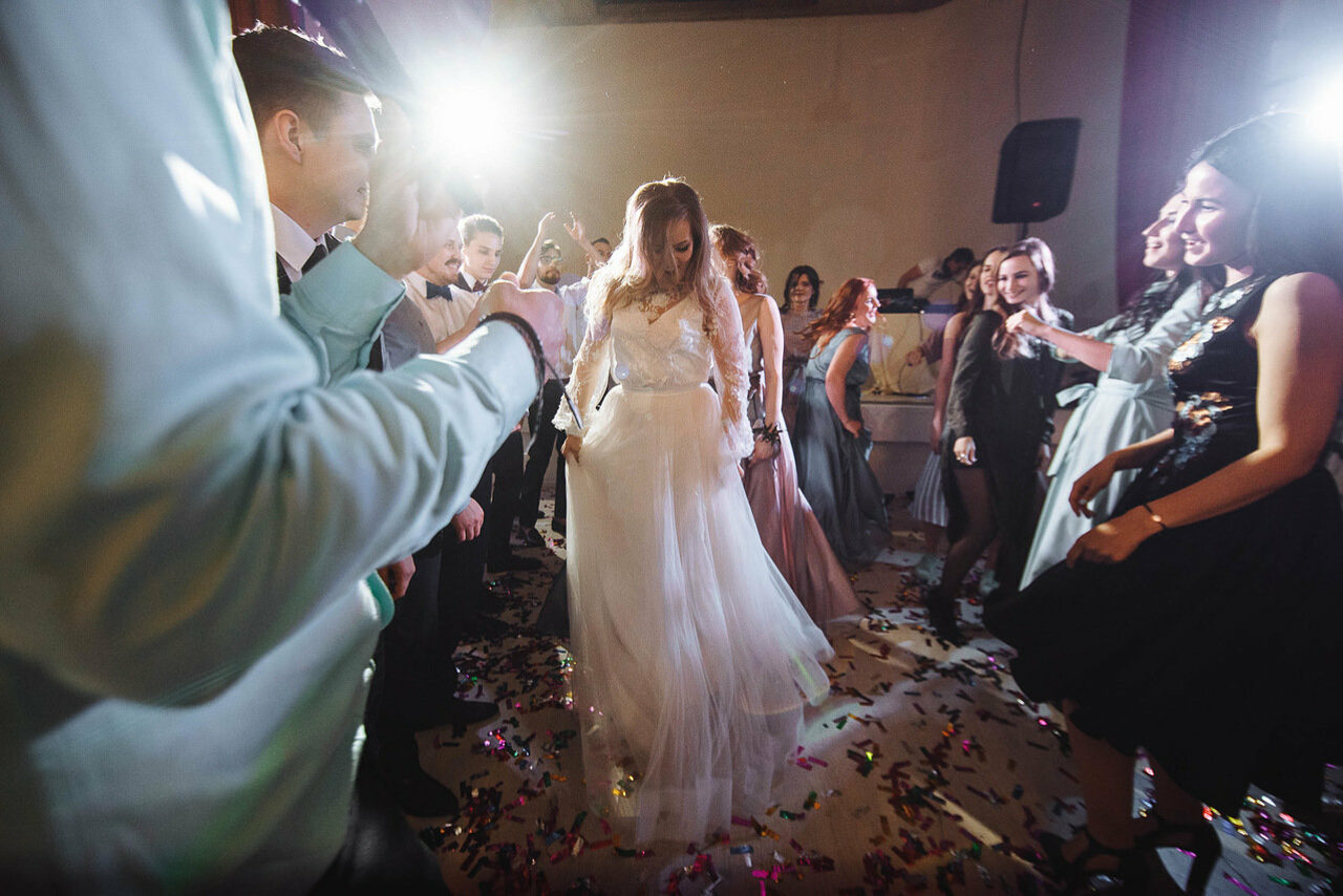 Арендовать Apriori Photo Белый лофт с роялем 