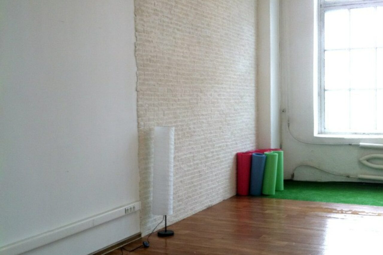 Арендовать Зал с зеркалом во всю стену 