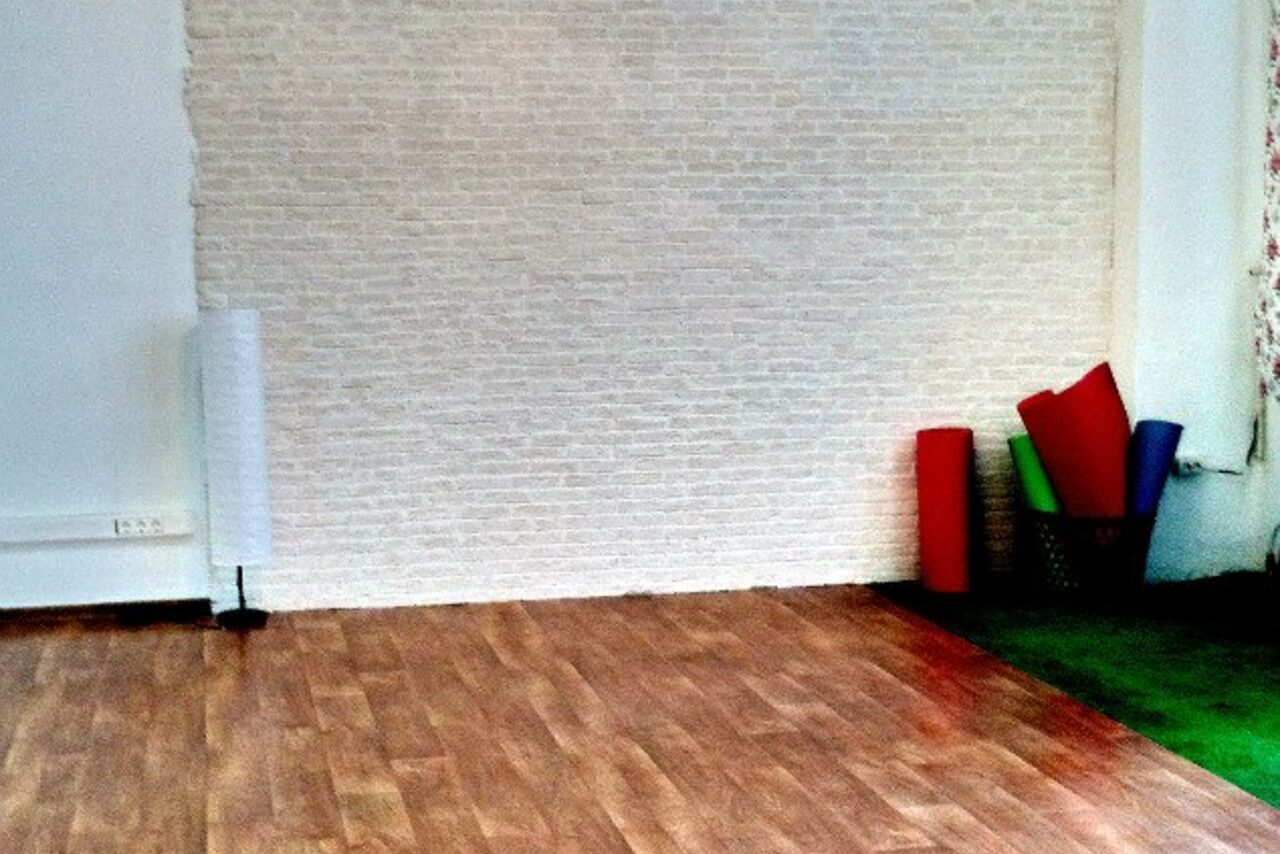 Арендовать Зал с зеркалом во всю стену 