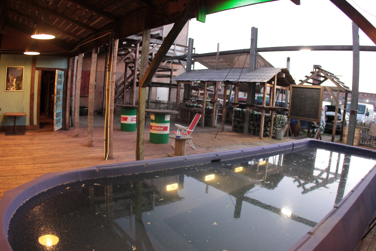 Арендовать  Summer veranda with swimming pool