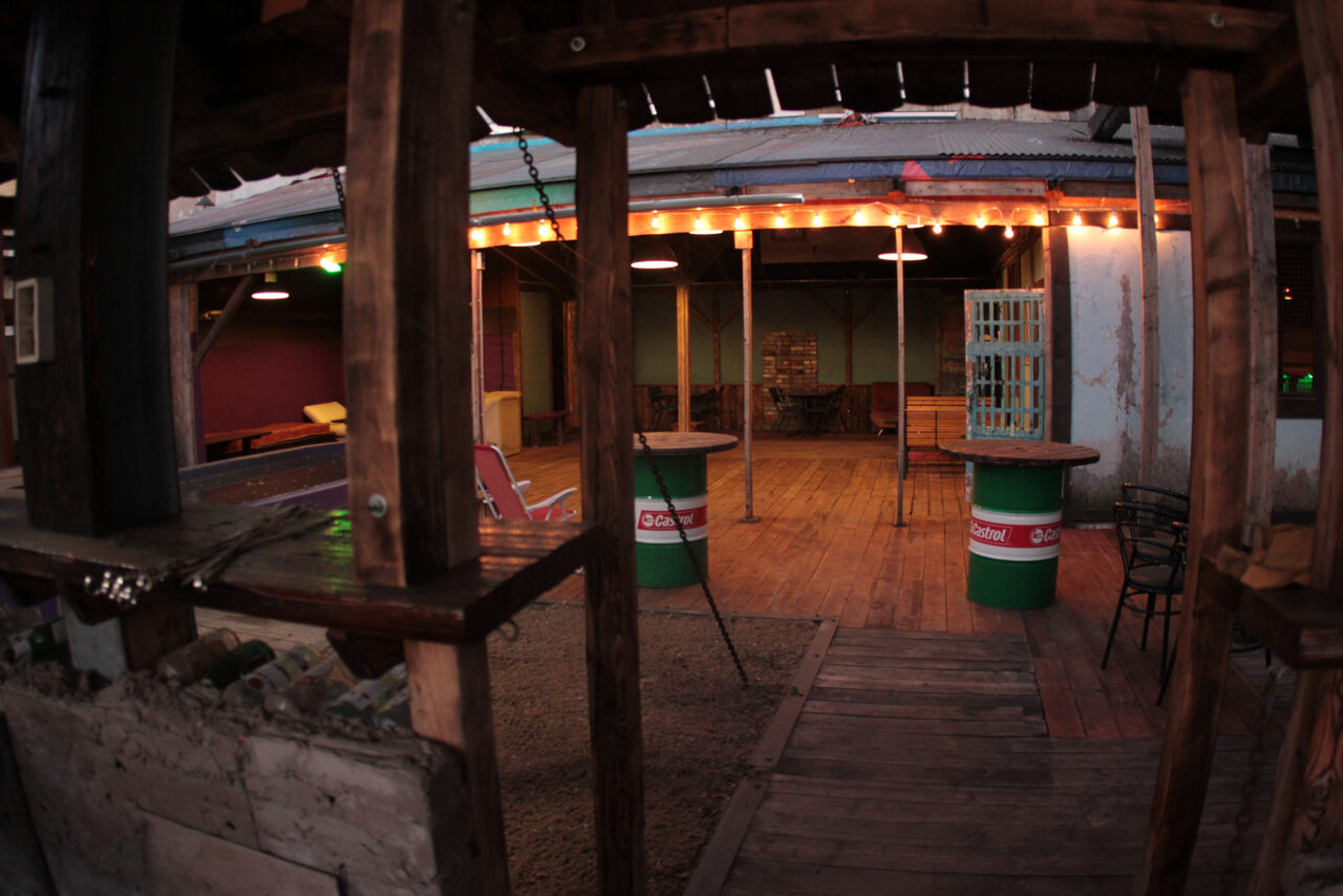 Арендовать  Summer veranda with swimming pool