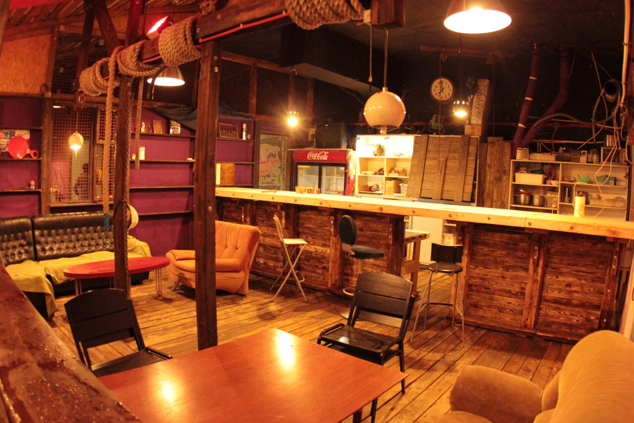 Арендовать  Summer veranda with swimming pool