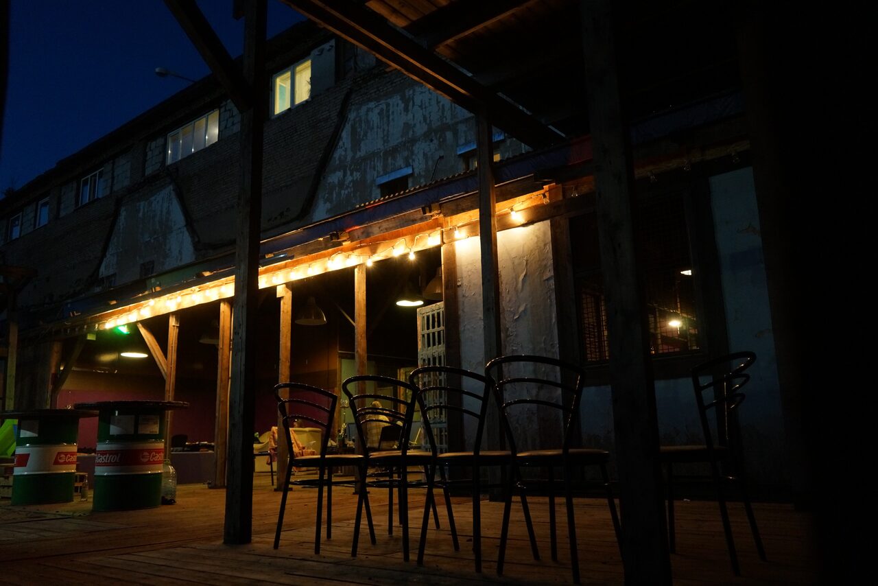 Арендовать  Summer veranda with swimming pool