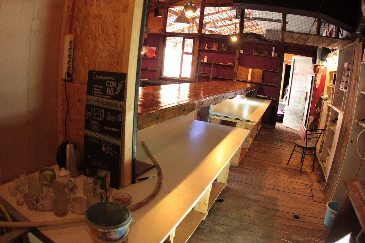 Арендовать  Summer veranda with swimming pool