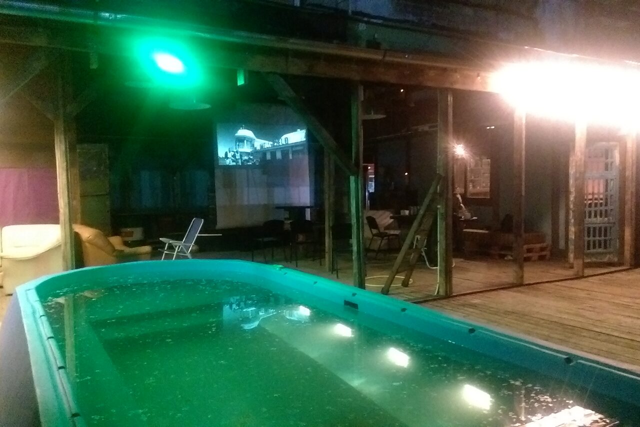 Арендовать  Summer veranda with swimming pool