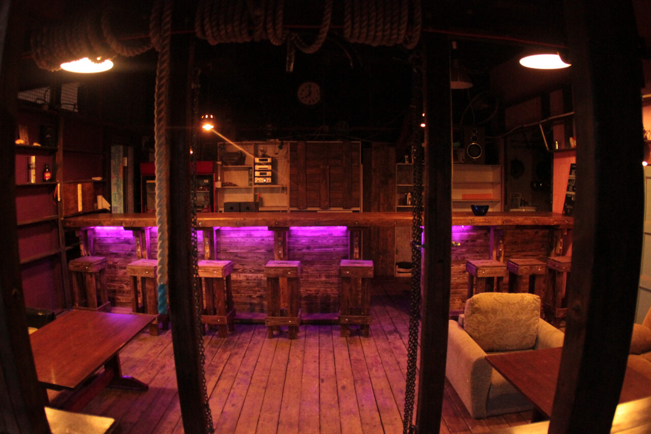 Арендовать  Summer veranda with swimming pool